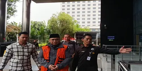 Yaqut Cholil Qoumas Sudah Tiba Di KPK Berompi Oranye Untuk Kembali Menjalani Penahanan Di Rutan
